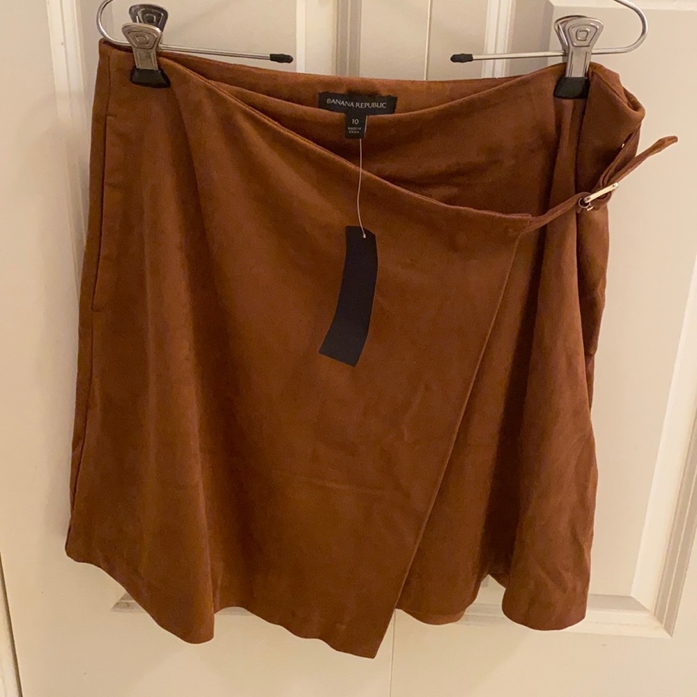Banana Republic Velvet skirt in Camel